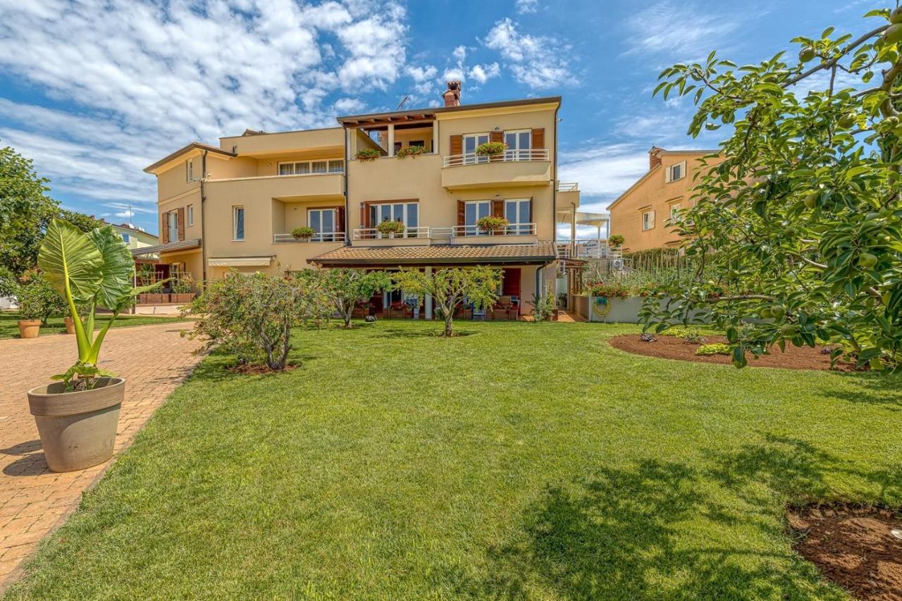 Apartment Complex Irena With Pool Porec Exterior photo