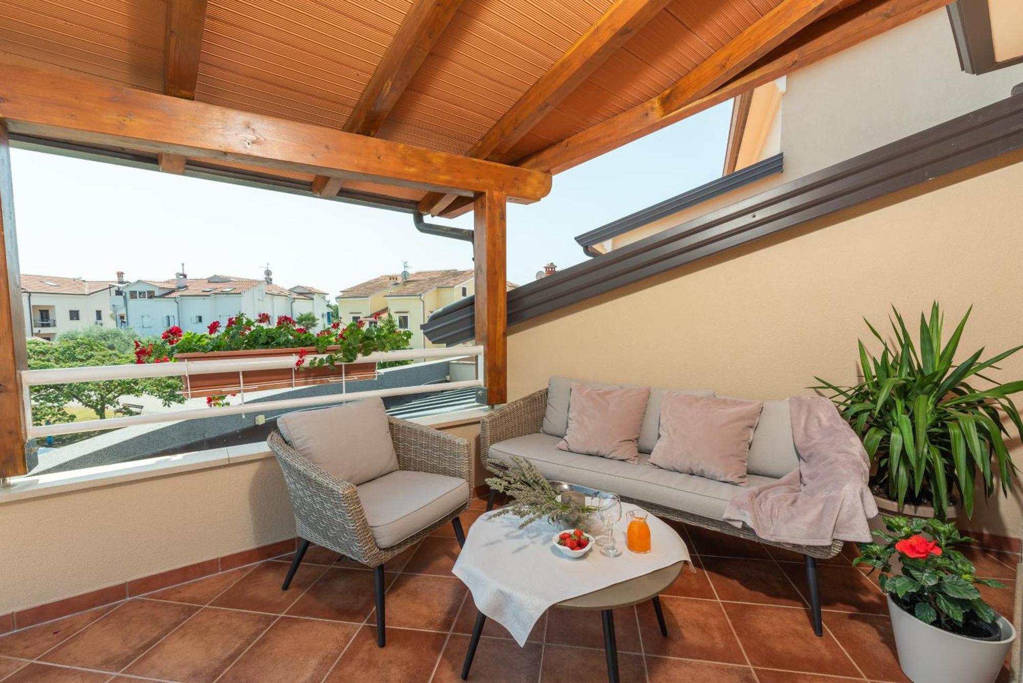 Apartment Complex Irena With Pool Porec Exterior photo